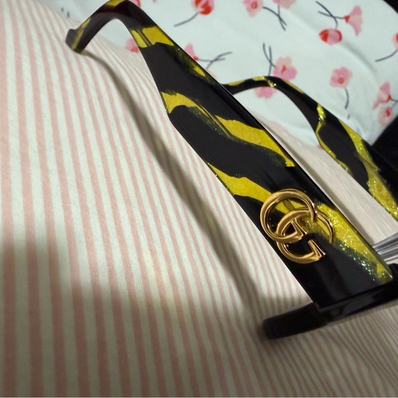 Gucci Womens Black and Yellow Glasses - Picture 4 of 6